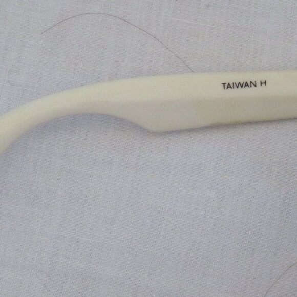 Foster Grant Wubbas Sunglasses Pre-Loved (230V) - Picture 6 of 6